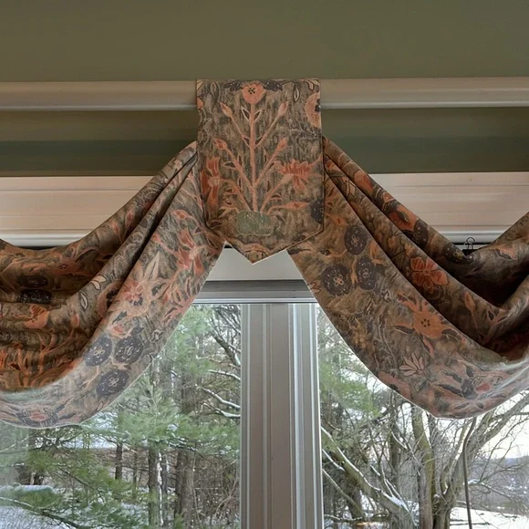 Custom Draperies Swags and Jabots - Picture 3 of 11